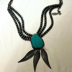 Beautiful Elegante brand turquoise and feather Native American style necklace